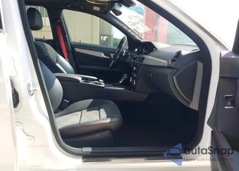 2013 Mercedes-Benz C 300 Sport 4Matic из США, поврежденный, VIN WDDGF8AB7DA821162